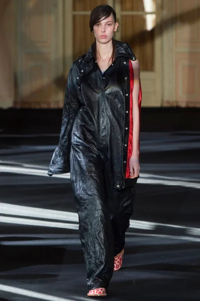 Look 25